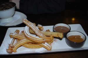 Cocina de fusión hispano-india. Churros con chocolate en San Churro (c) Alpha