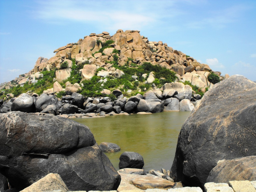 Hampi India - Río Tungabhadra y piedras 