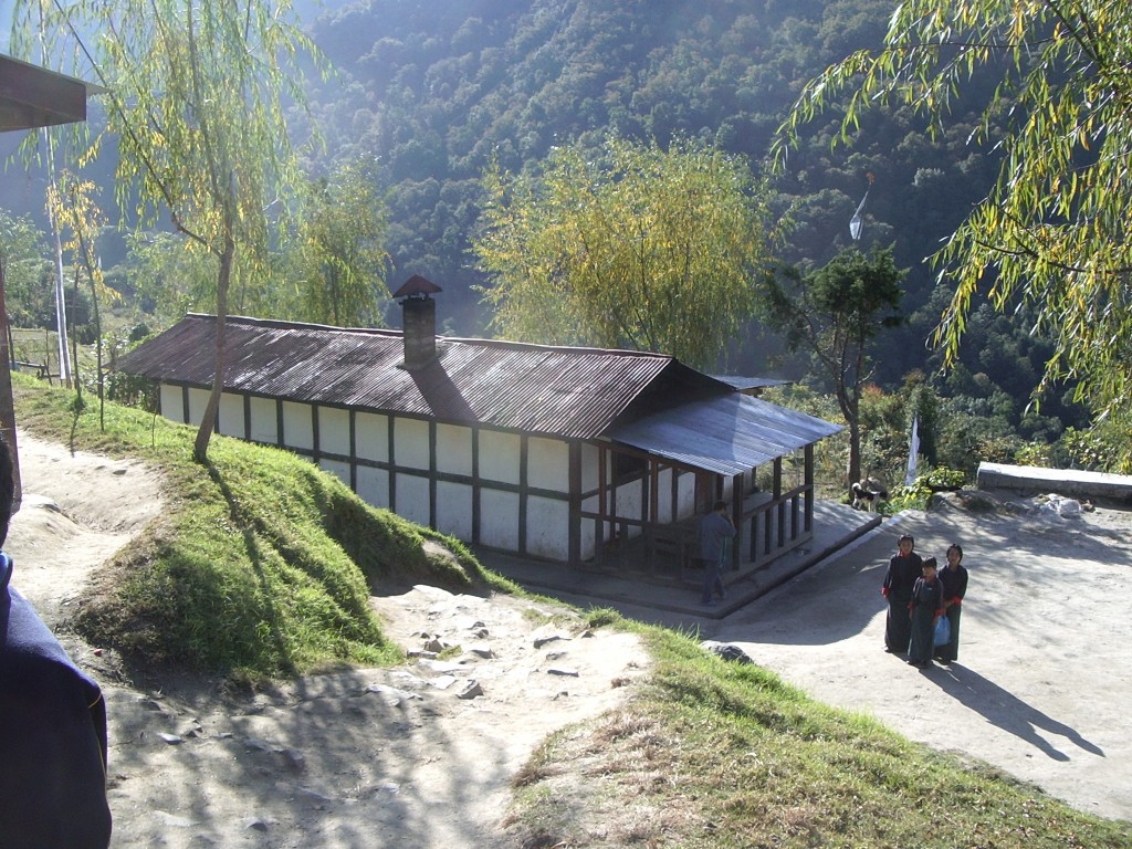 Senderismo en Bután: Thinleygang Primary School, Bhutan 2005.