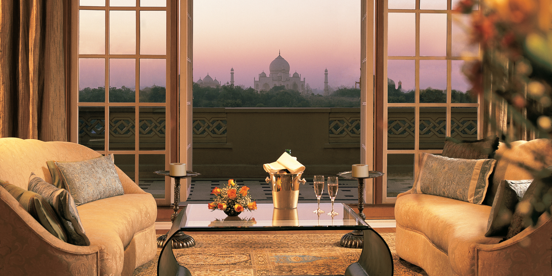 Hoteles en India. Balcón de la suite Kohinoor en Amarvilas Agra viajes a medida