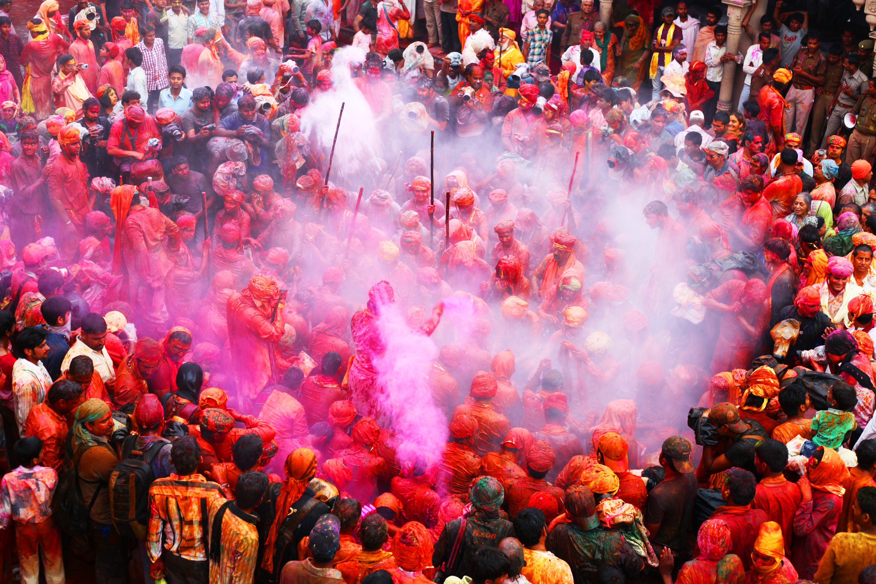 Праздник холли 2024. Праздник красок Холи в Индии. Холли индийский праздник. Холи — Индуистский фестиваль весны.