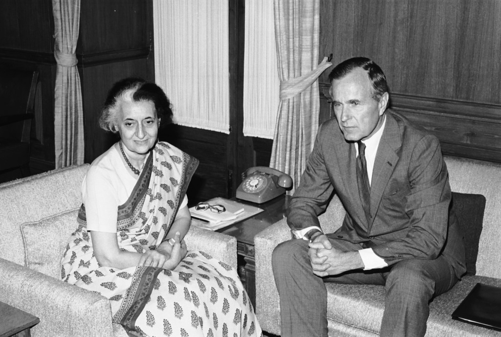 Reinas de la India - Indira Gandhi y George H. W. Bush 