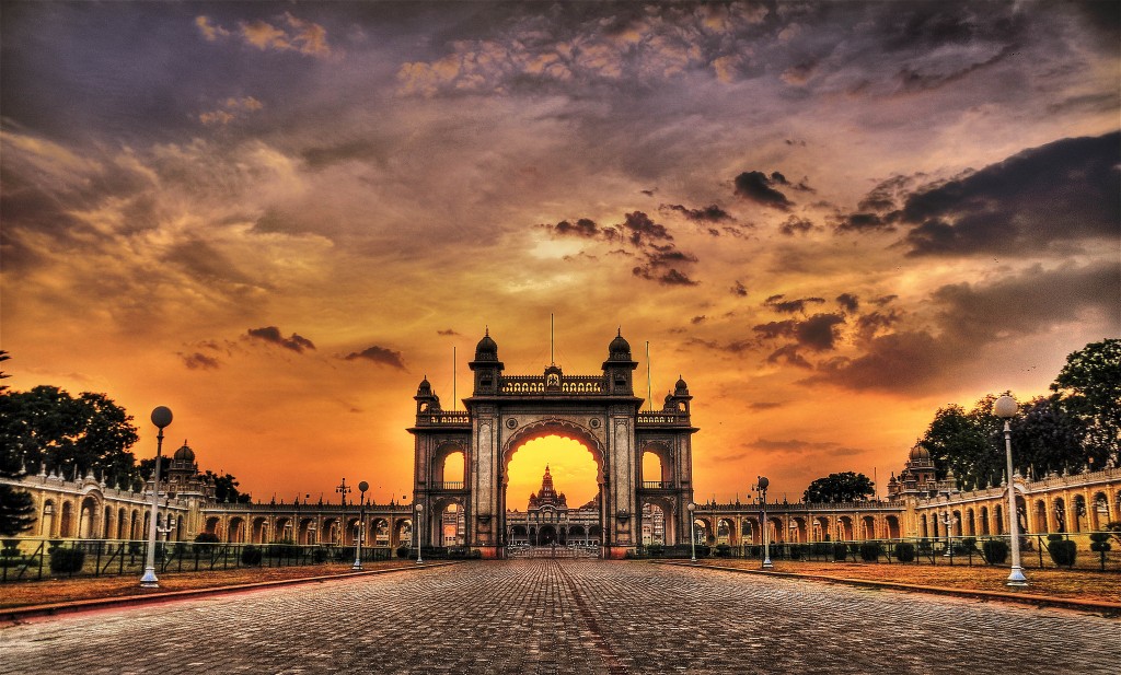 Ciudad de Mysore - Puerta principal del palacio