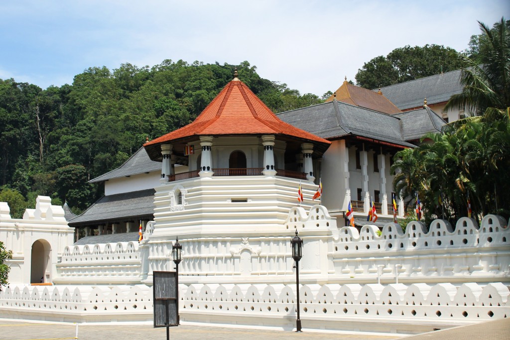 Viajar a Sri Lanka en febrero. Templo del Diente de Buda en Kandy