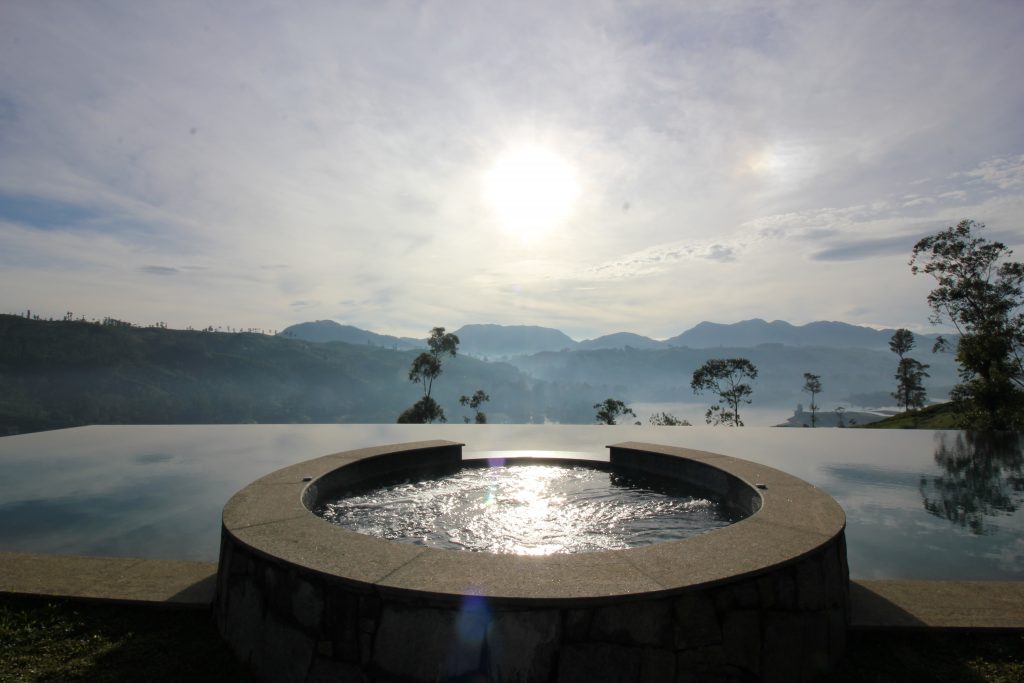 Viajar a Sri Lanka en noviembre - Jacuzzi con infinity pool en Ceylan