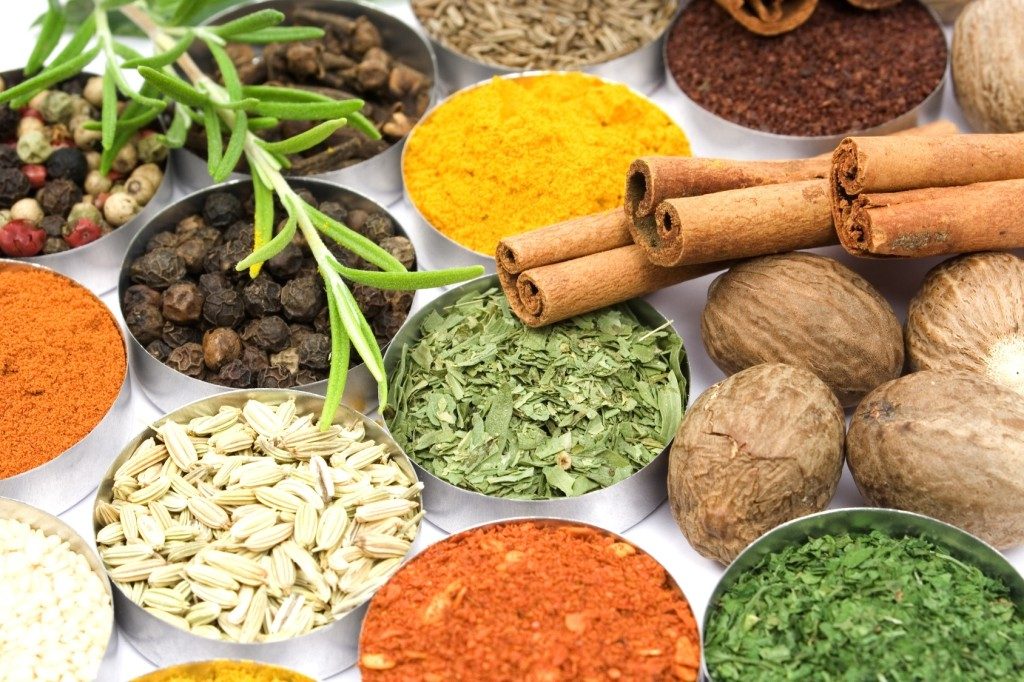 Ingredientes y especies típicas de la gastronomía india 