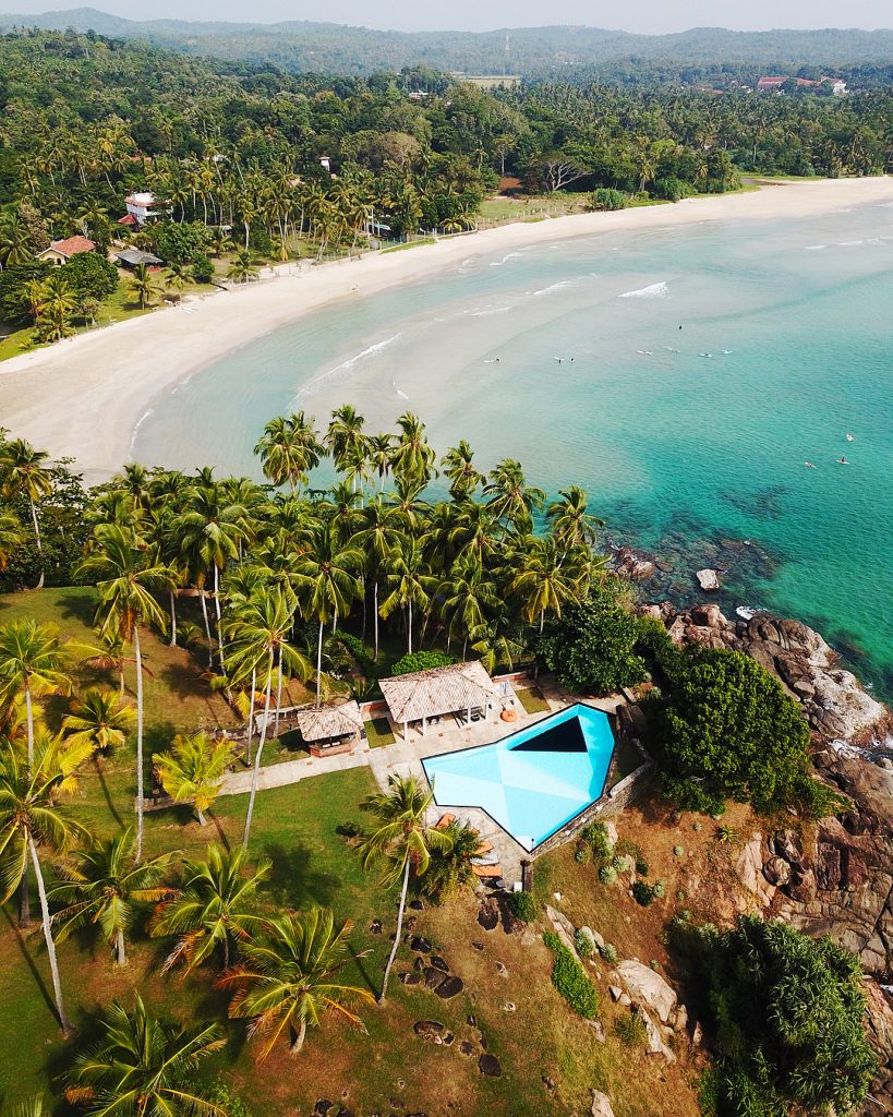 Nilwella Beach en Sri Lanka a vista de dron