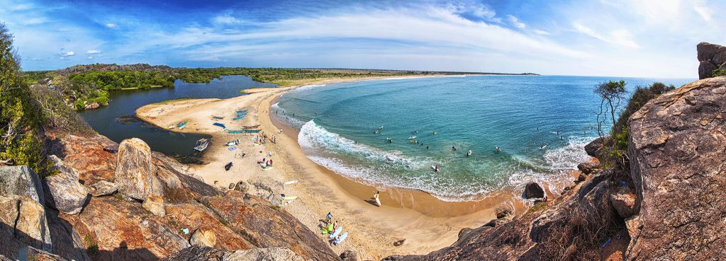 Vista de la playa Arugam Bay en Sri Lanka. 