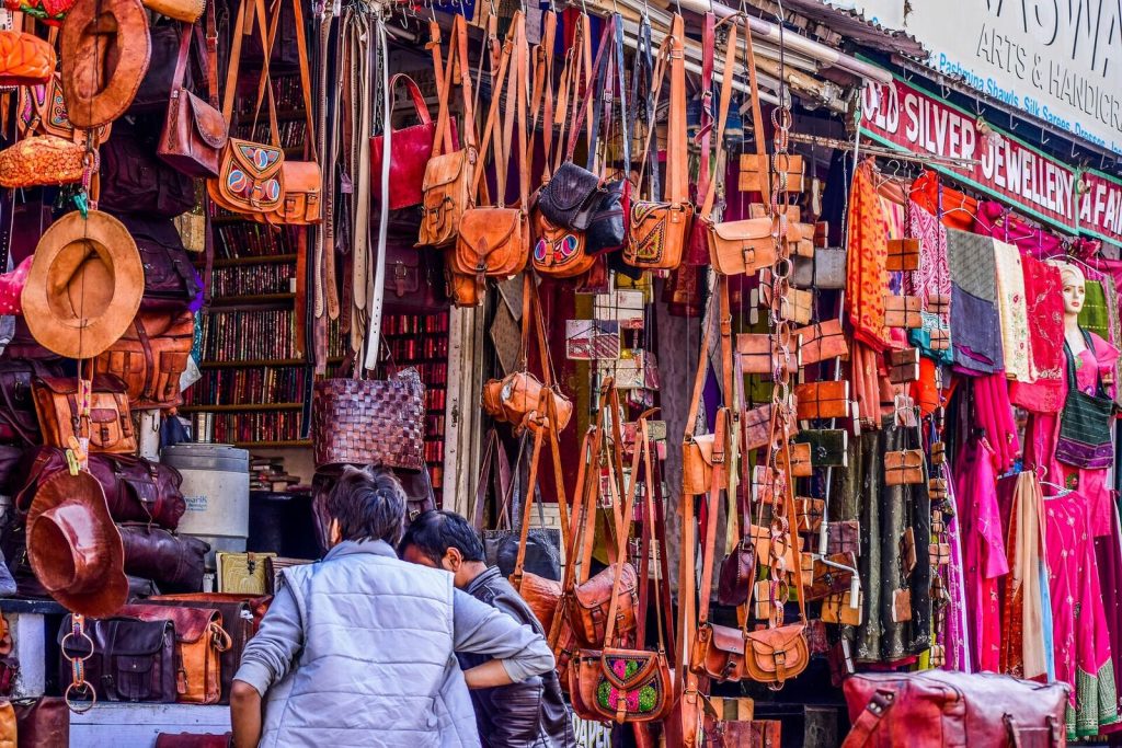 Cuero en los bazares de Jaipur 