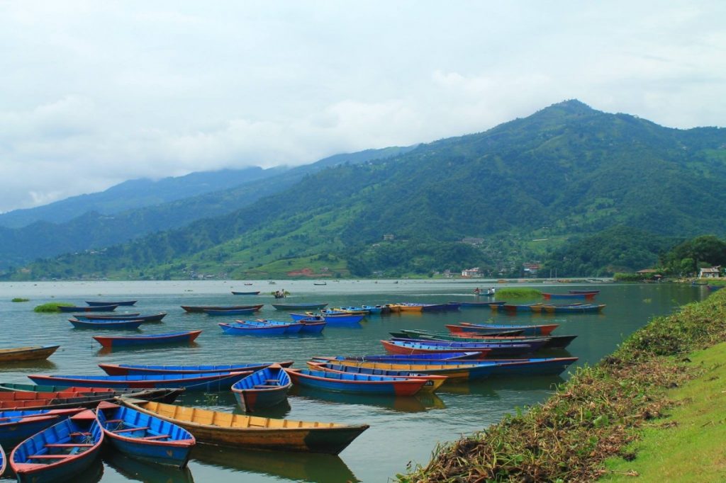 El lago Phewa, un icono de Pokhara 