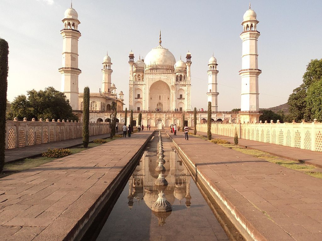 Bibi Ka Magbara es una réplica del Taj Mahal en el estado de Maharastra.