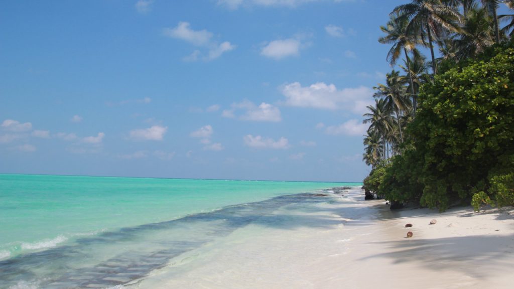 Playa Agatti del archipiélago de Laquedivas en India 