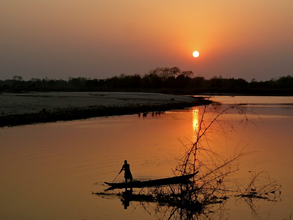 Atardecer en la isla de Majuli en India