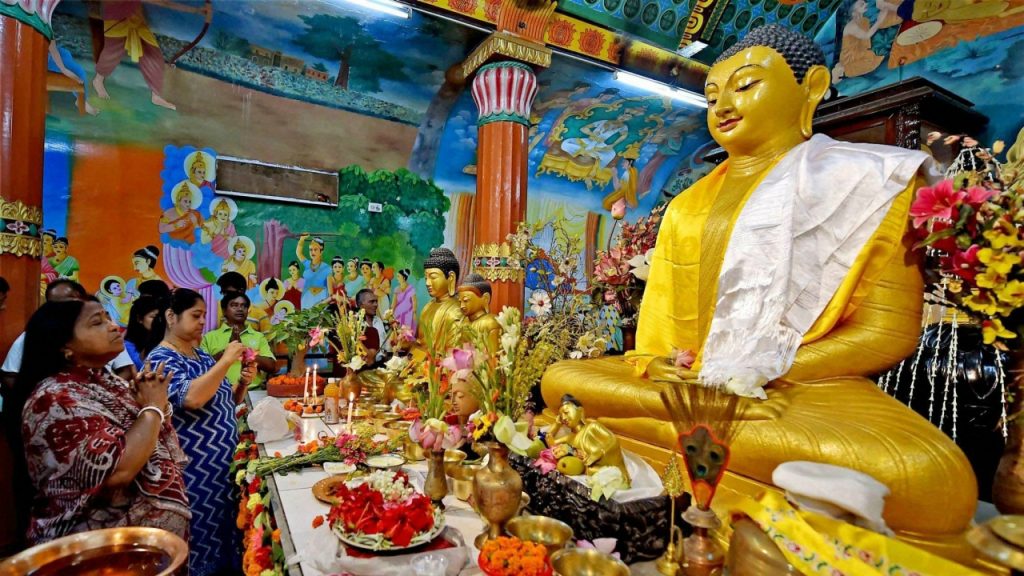 Estatua de Buda durante una de las celebraciones de su cumpleaños 