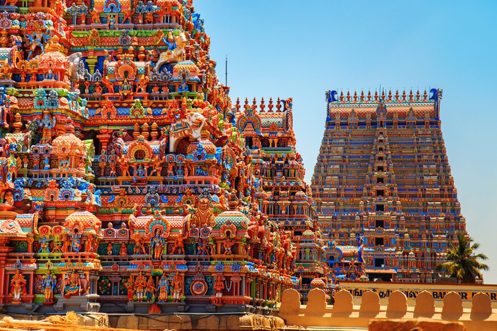 Figuras de colores del templo de Meenakshi en India del Sur