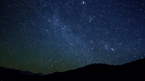 Mar de miles de estrellas en los cielos de los Annapurna en los Himalayas 