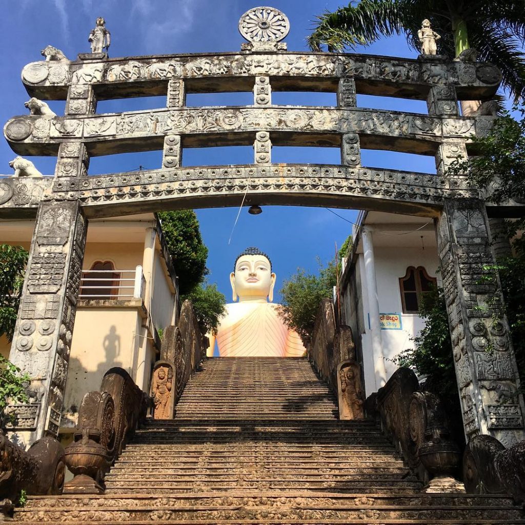 Entrada al Kande Vihara en Sri Lanka 