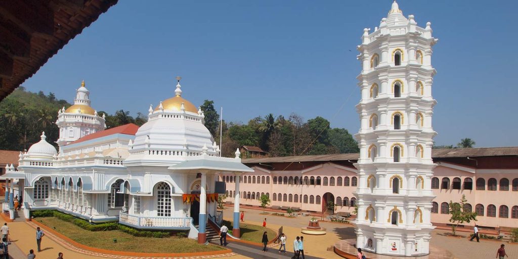 Templo famoso de Goa con torre alta