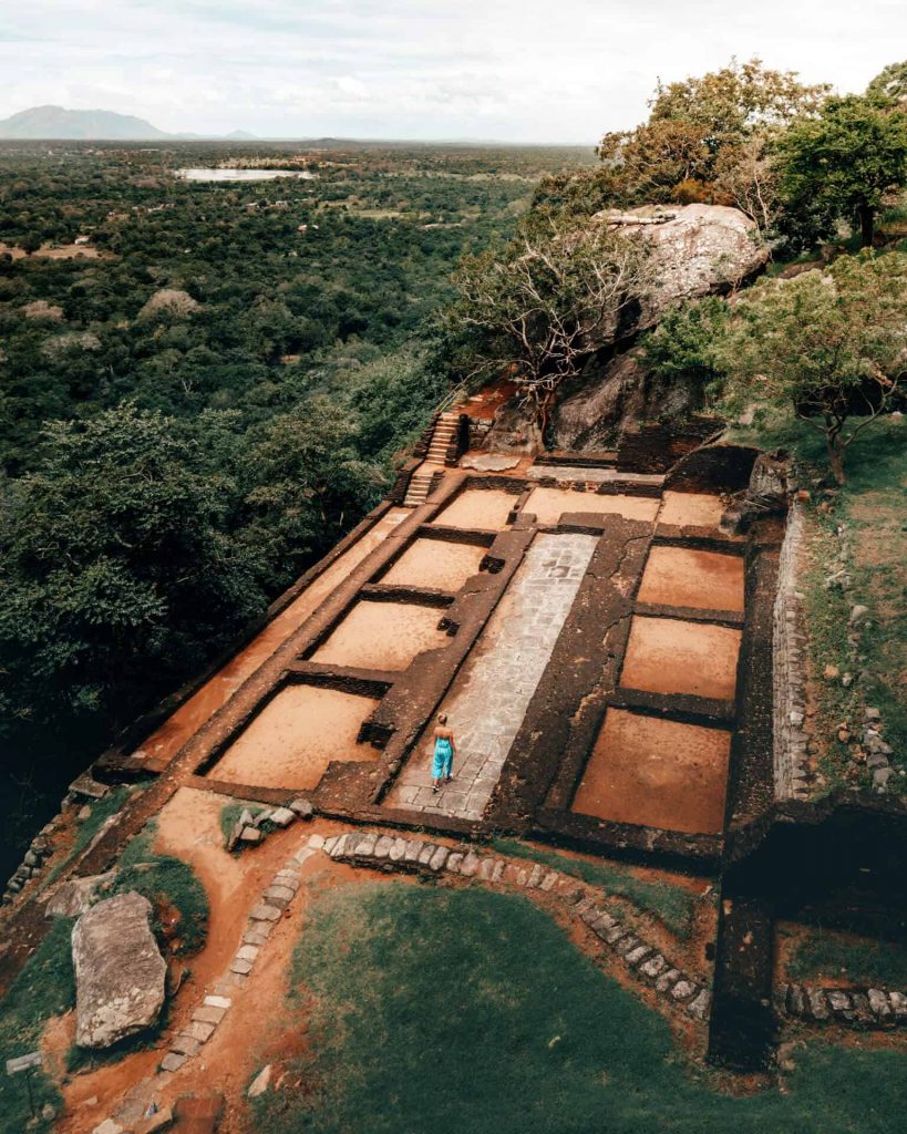 Palacio inferior de la gran roca de Sri Lanka 