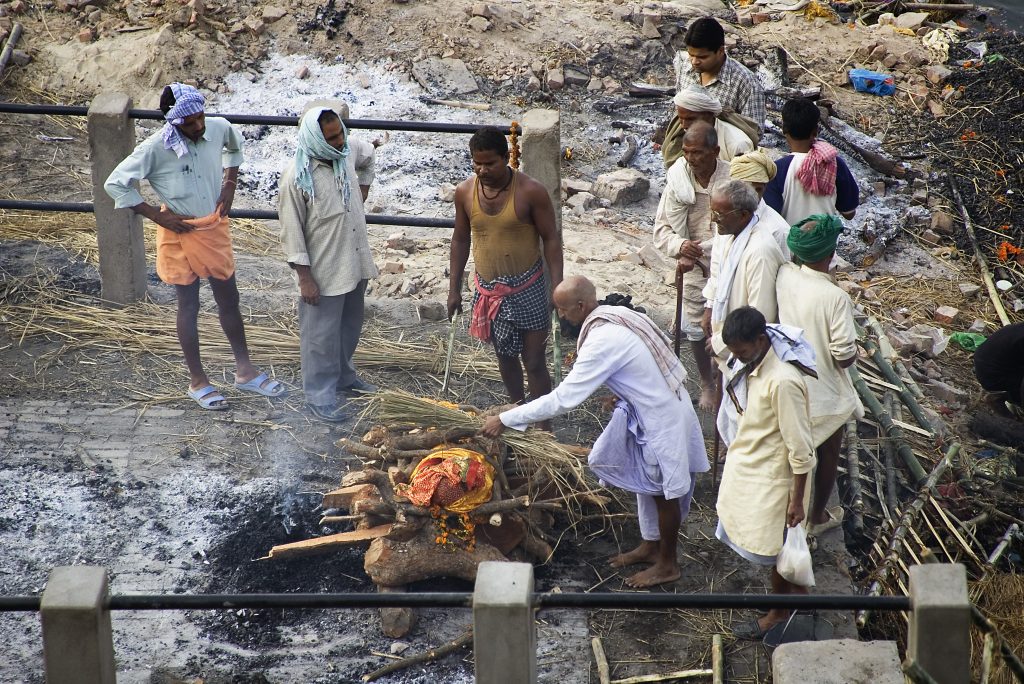 Rituales de cremación en Varanasi 