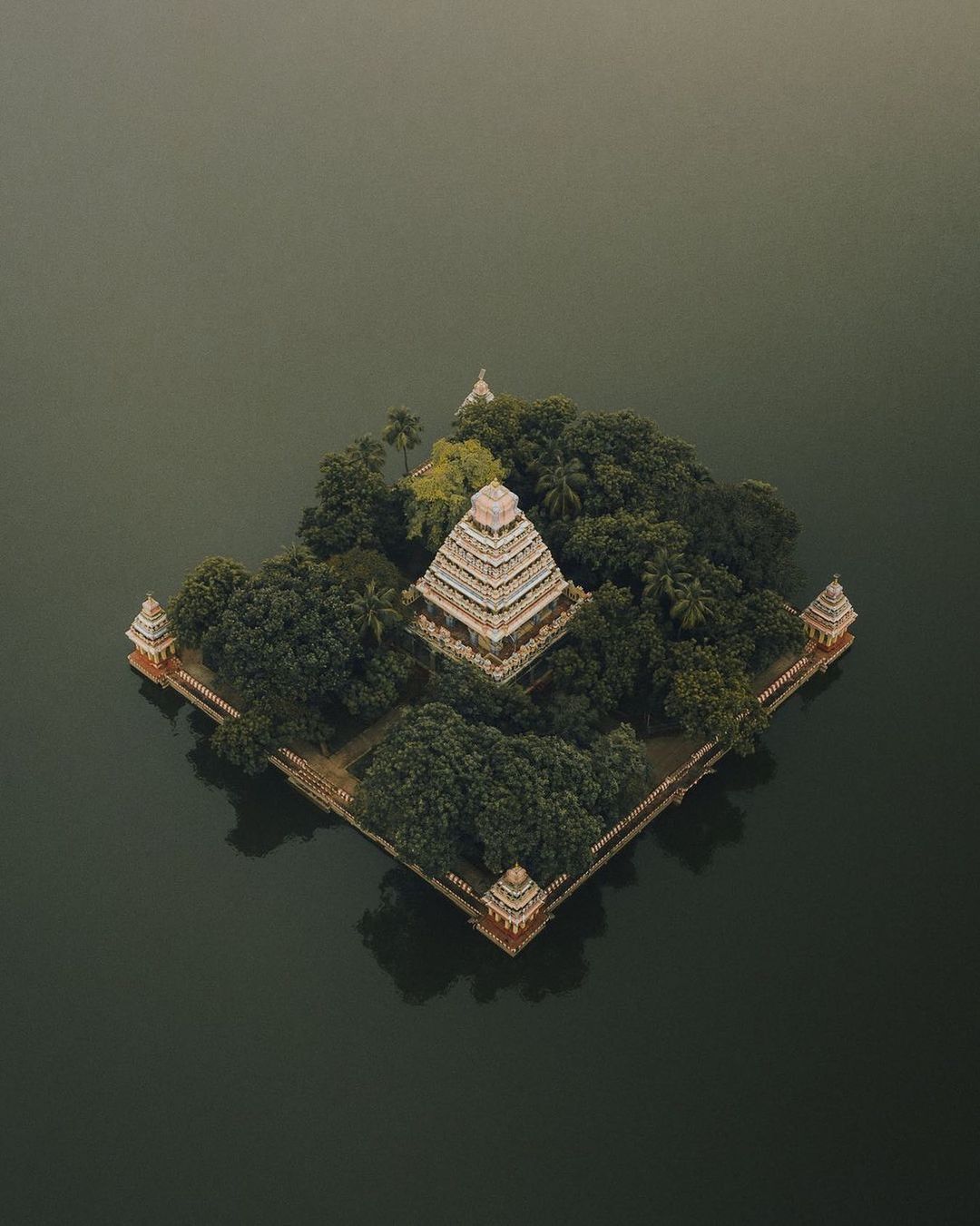 Templo flotante de India