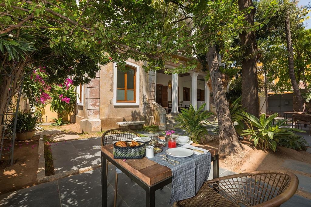 patio de la villa en pondicherry hoteles boutique en tamil nadu