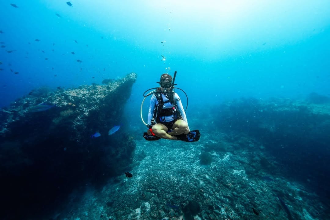 meditación submarina en maldivas
