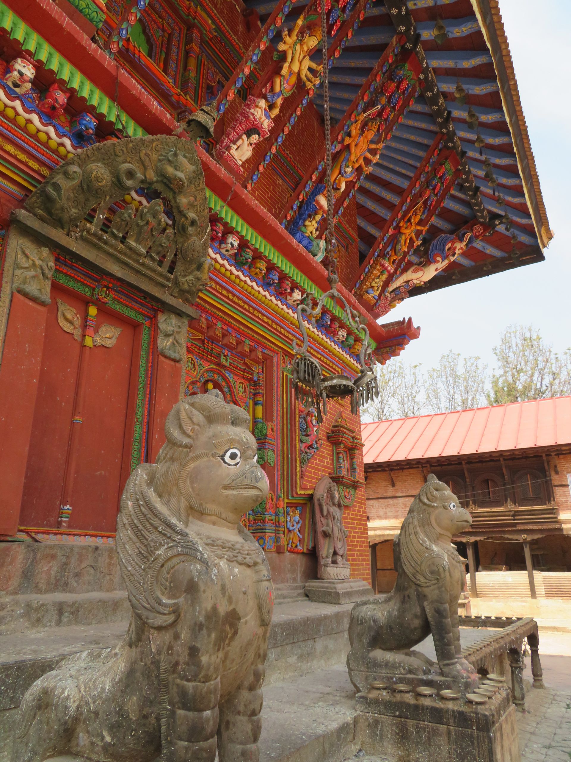 estatuas en templo nepal templos curiosos de nepal