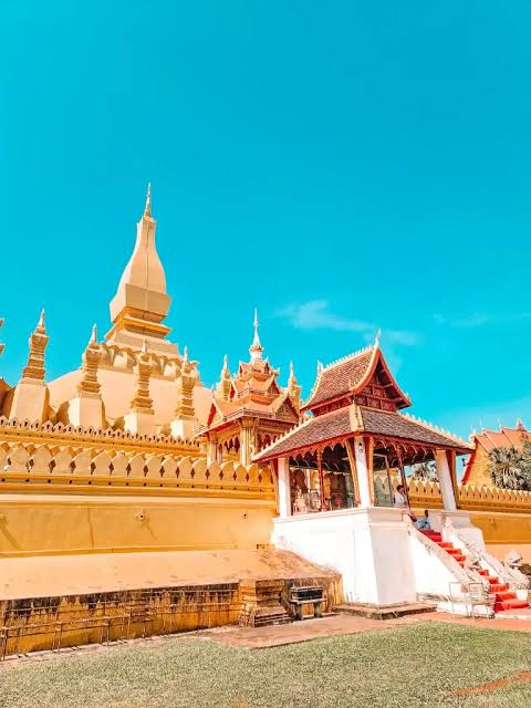 pha that luang phat that luang