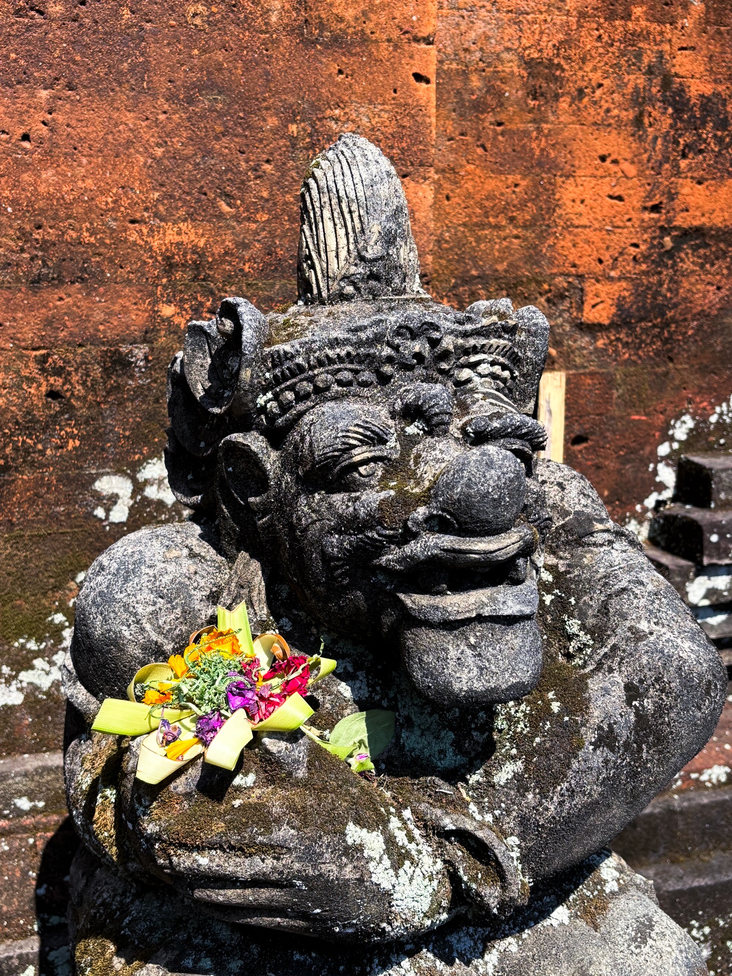 ofrenda en templo en bali filosofias del mundo