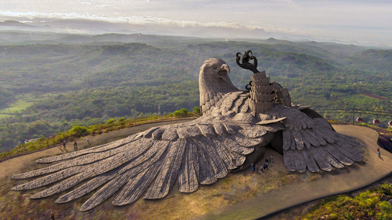 Escultura de Jatayu en Kollam 