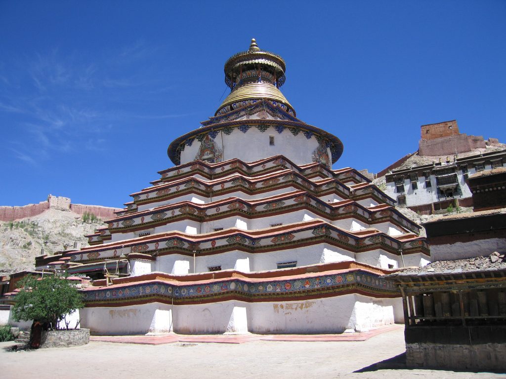 Estupa Kumbun en el monasterio de Pelkor