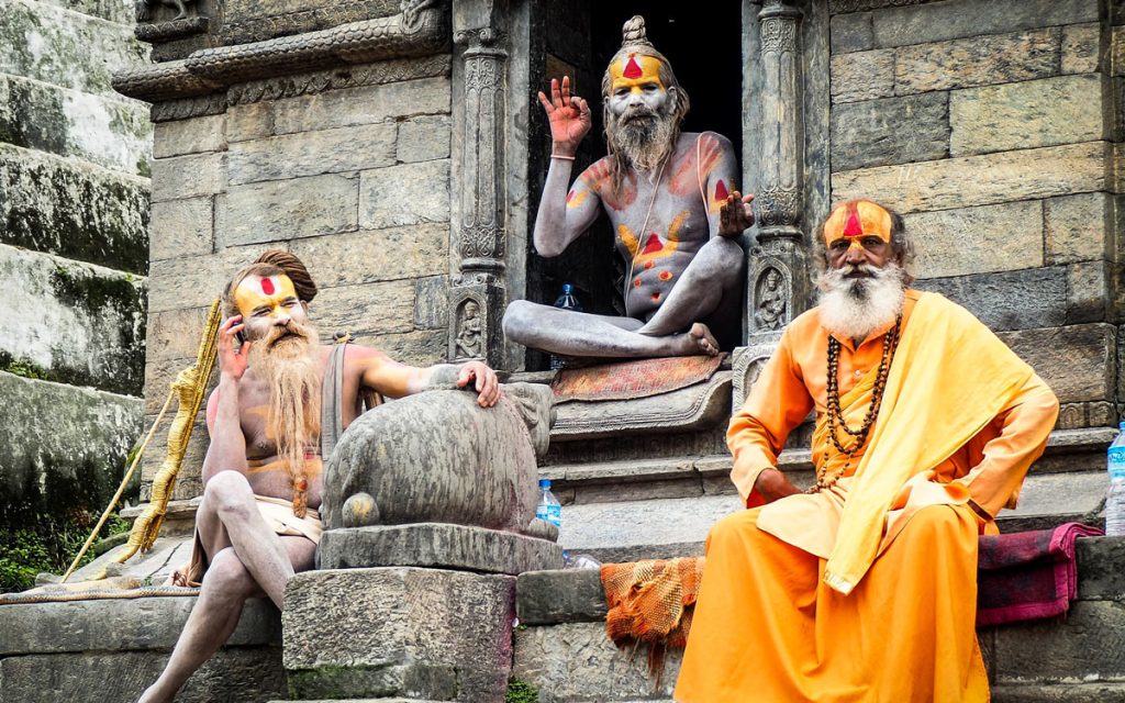 sadhus en templo de nepal templos más curioso de nepal