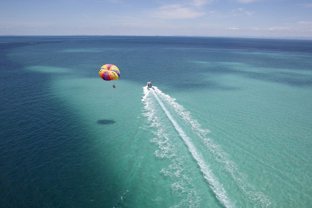 Parasailing 