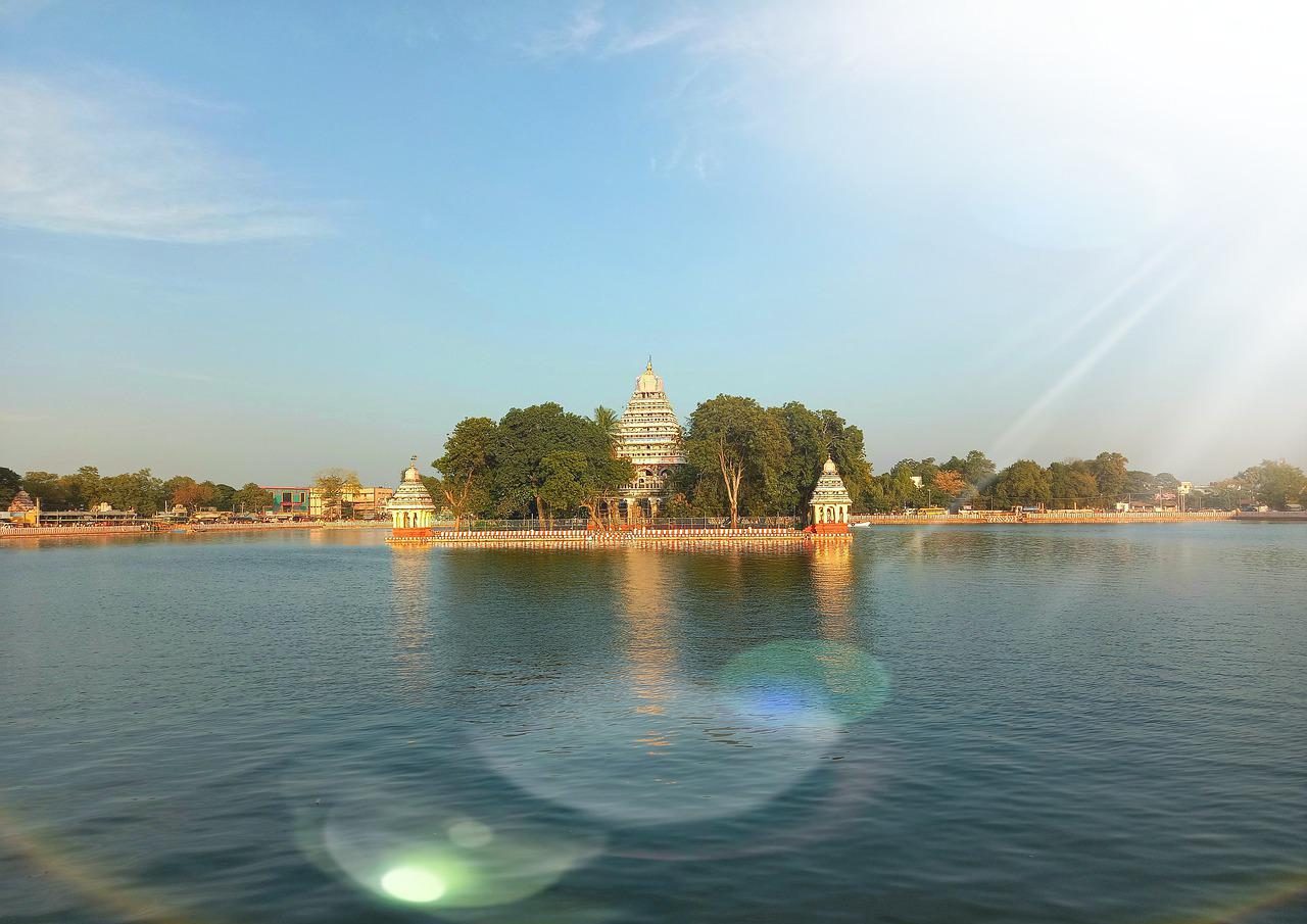 Templo flotante de India 