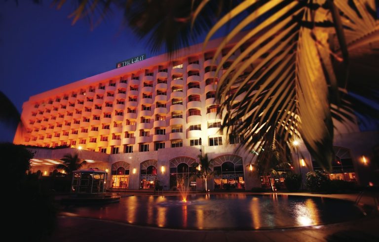 Fachada del hotel Lalit en Mumbai