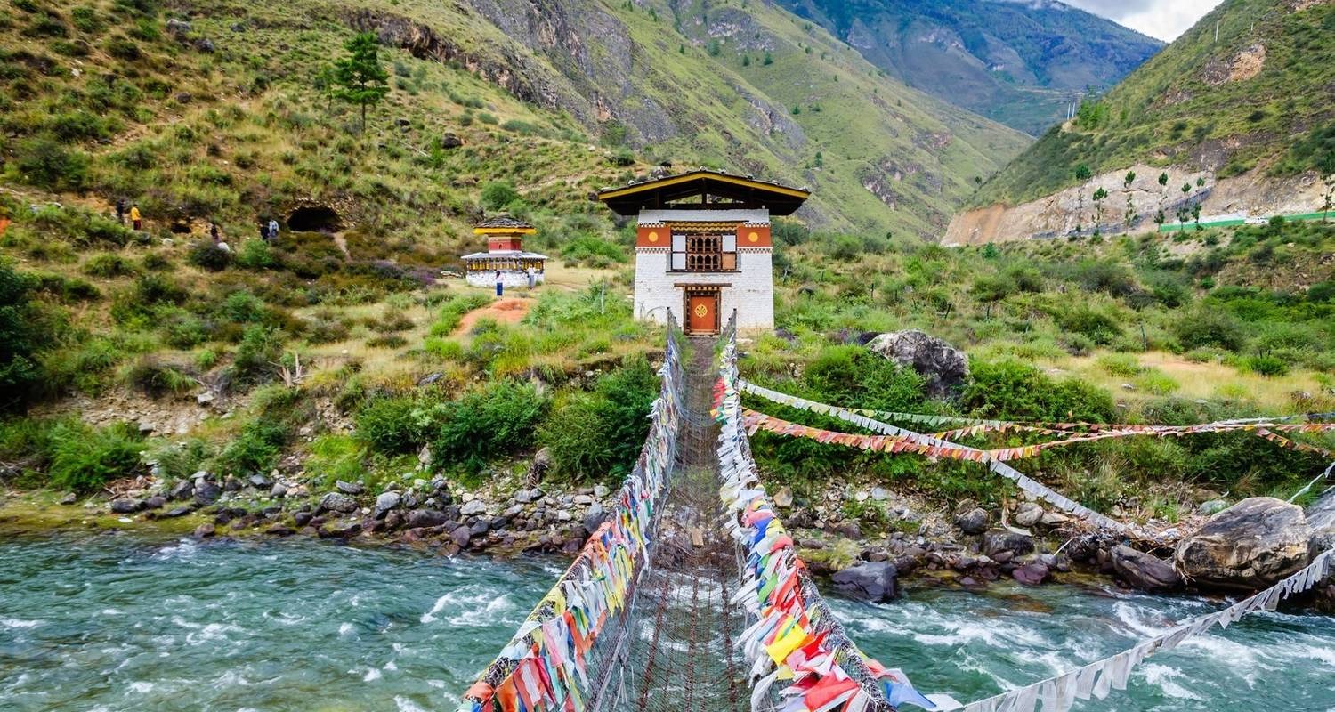 puente colgante en bután trekking