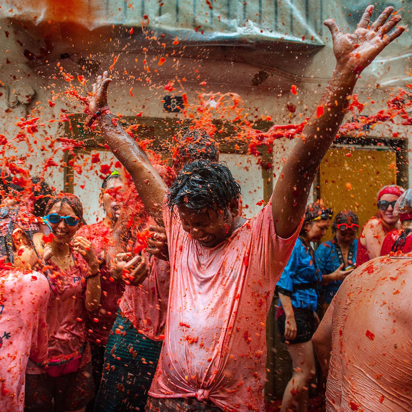 holi tomatina india holi tomatina